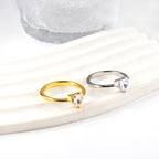 Witte diamanten hartvormige drieklauwring