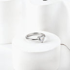 Witte diamanten hartvormige drieklauwring