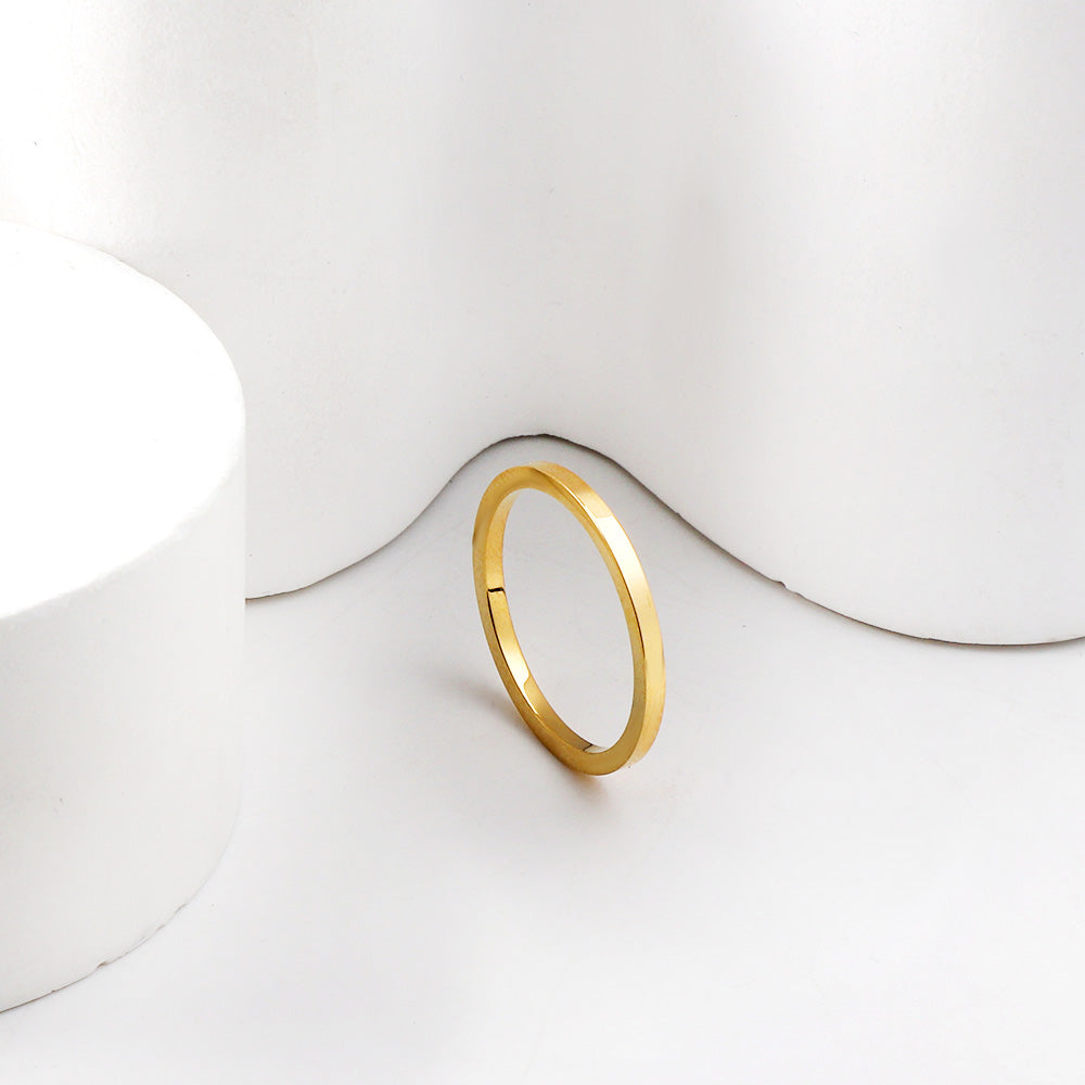 Bague fine de luxe légère