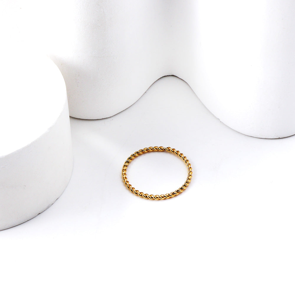 Draaiende minimalistische solitaire ring