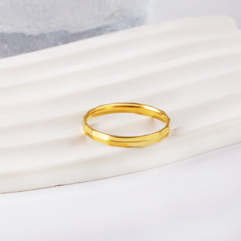 Eenvoudige cirkelvormige roestvrijstalen ring