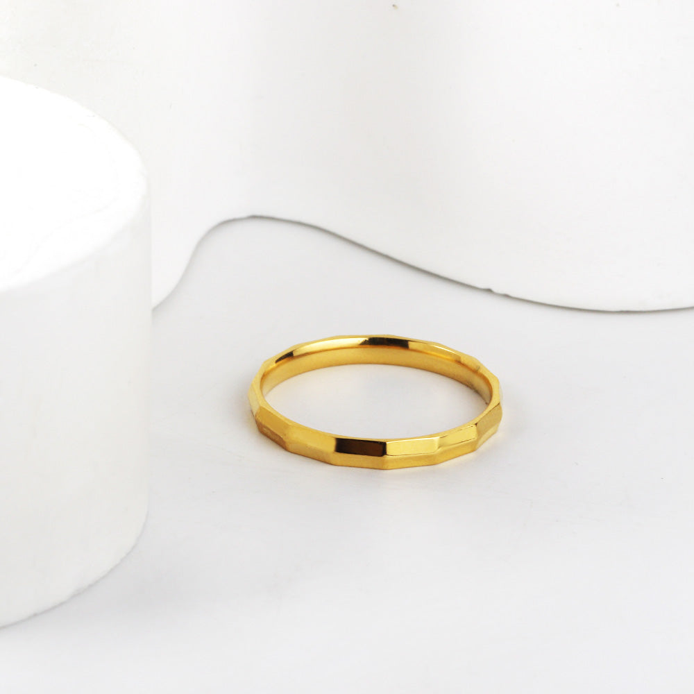 Eenvoudige cirkelvormige roestvrijstalen ring