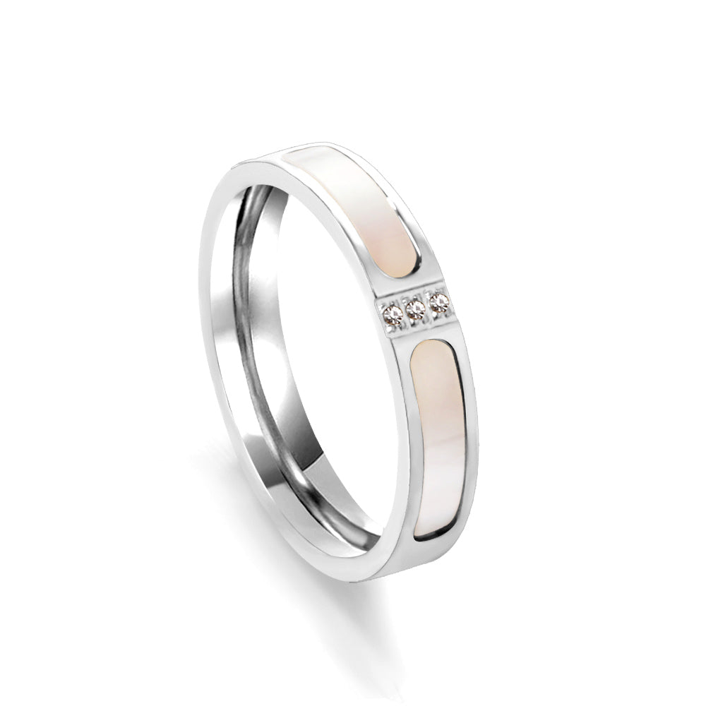 Three Diamond Niche Design Ring