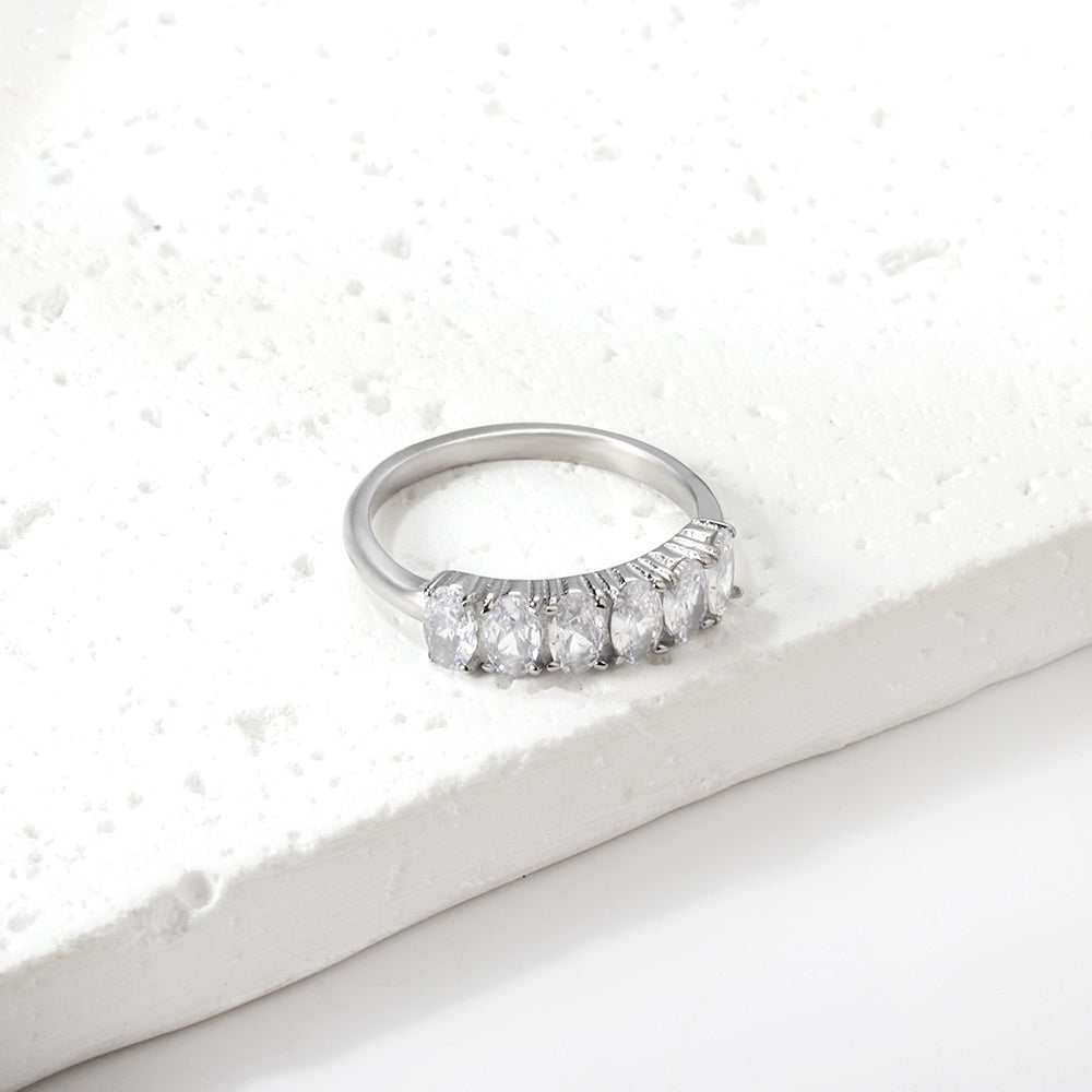 Witte steen licht luxe ring