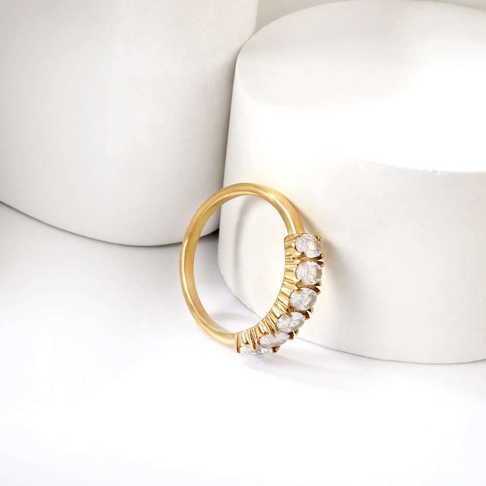 Witte steen licht luxe ring
