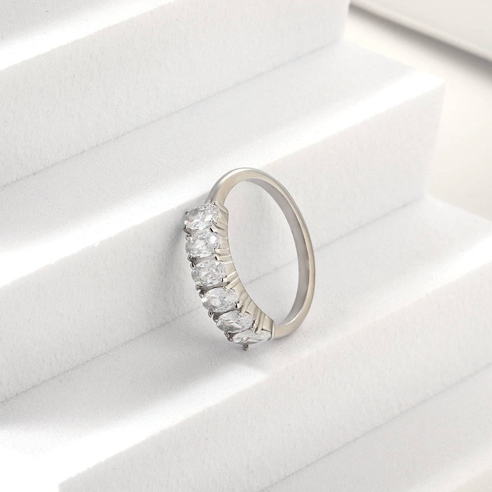 Bague de luxe légère en pierre blanche