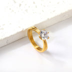 Vierklauw witte diamant glanzende ring