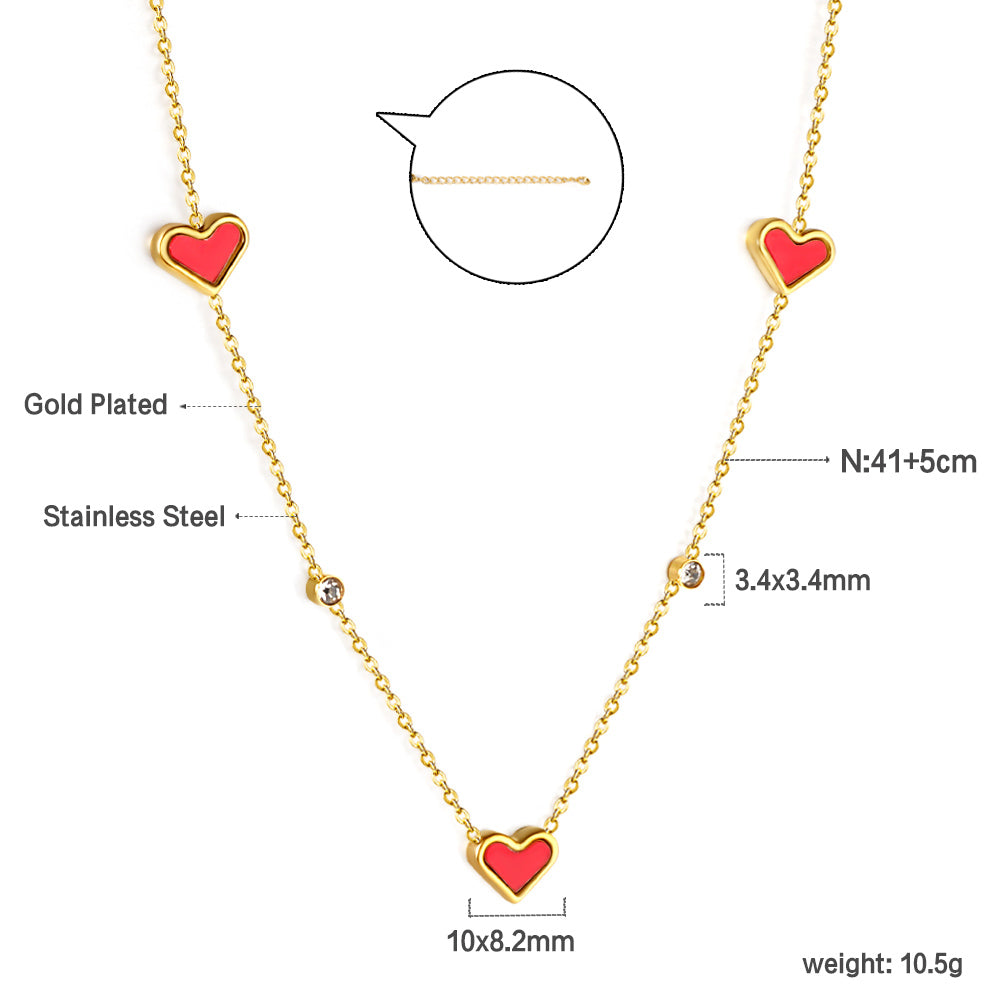 Collier avec pendentif triple cœur coquillage et diamant