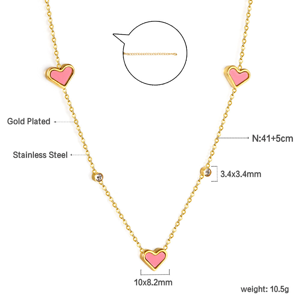 Collier avec pendentif triple cœur coquillage et diamant