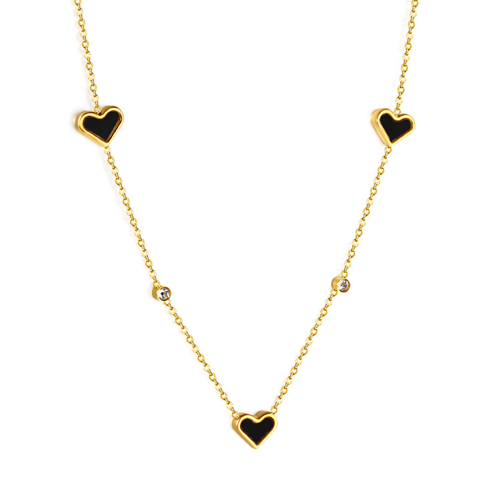 Collier avec pendentif triple cœur coquillage et diamant