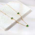 Collier avec pendentif triple cœur coquillage et diamant