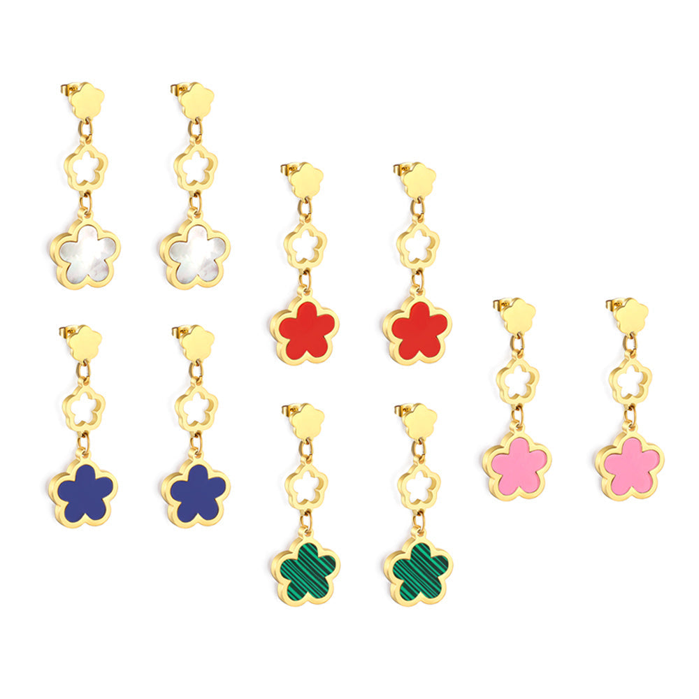 Perzikbloesem goudkleurige oorbellen met schelp