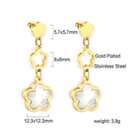 Perzikbloesem goudkleurige oorbellen met schelp