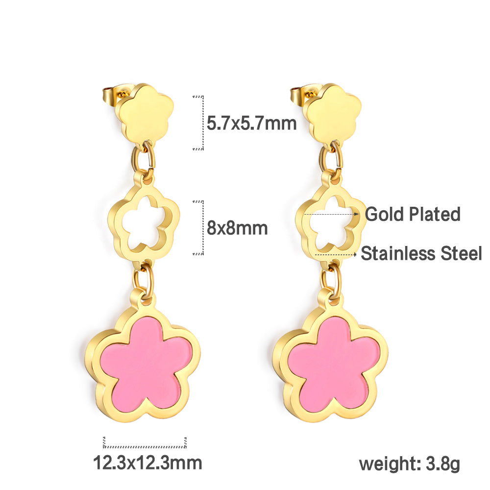 Perzikbloesem goudkleurige oorbellen met schelp