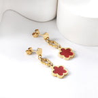 Perzikbloesem goudkleurige oorbellen met schelp