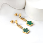 Perzikbloesem goudkleurige oorbellen met schelp