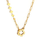 Collier à breloques carrées et fleurs de pêcher