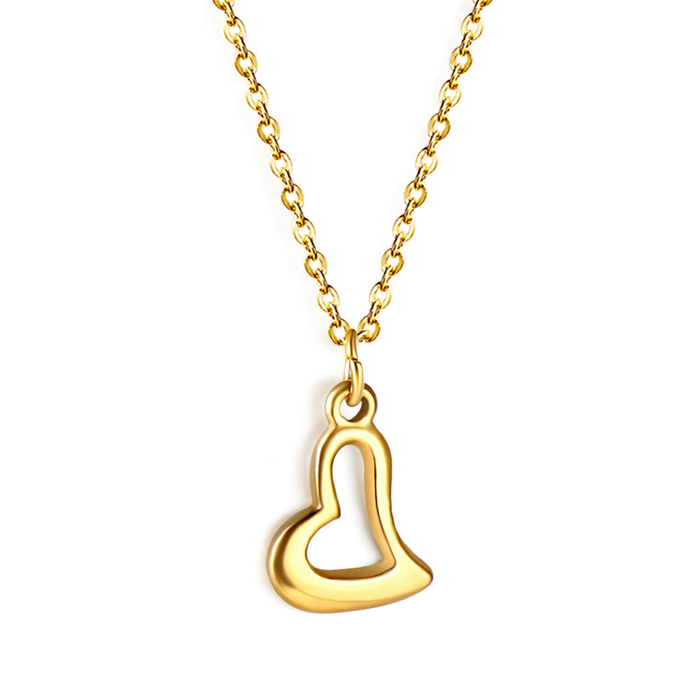 Collier avec pendentif en forme de cœur tordu