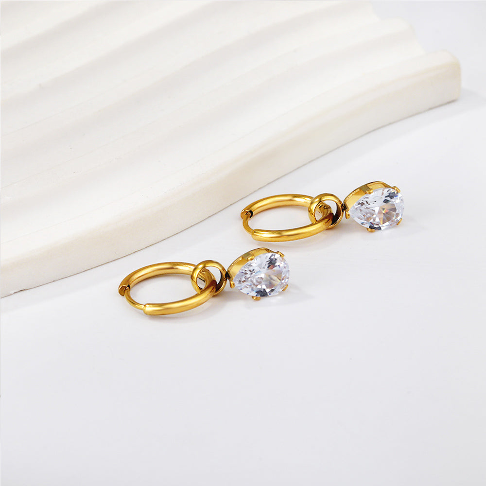 Cirkelvormige traanvormige witte diamanten oorbellen