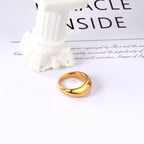 Goudkleurige geometrische ovale koepelring