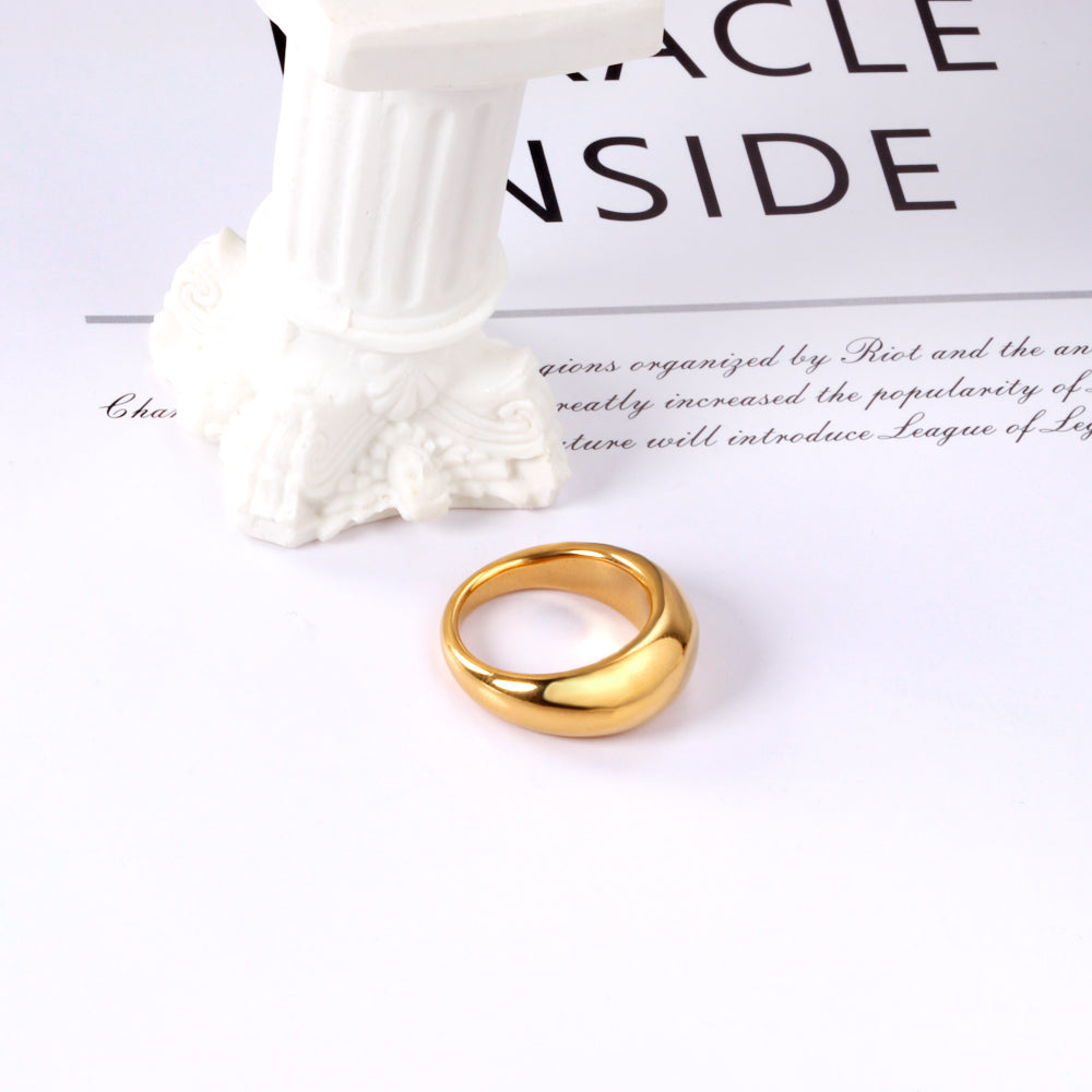 Goudkleurige geometrische ovale koepelring