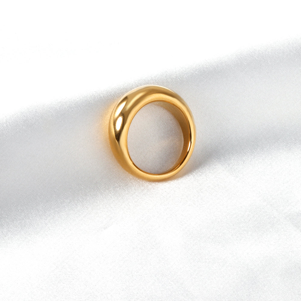 Goudkleurige geometrische ovale koepelring