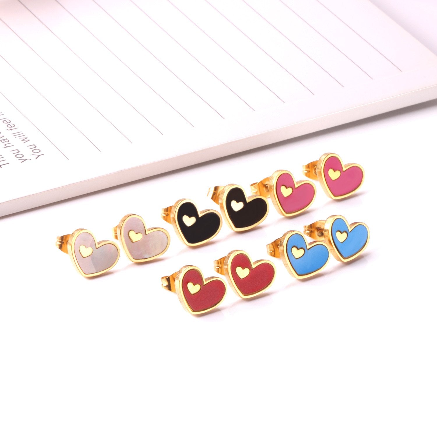 Set gekleurde hartvormige oorbellen 