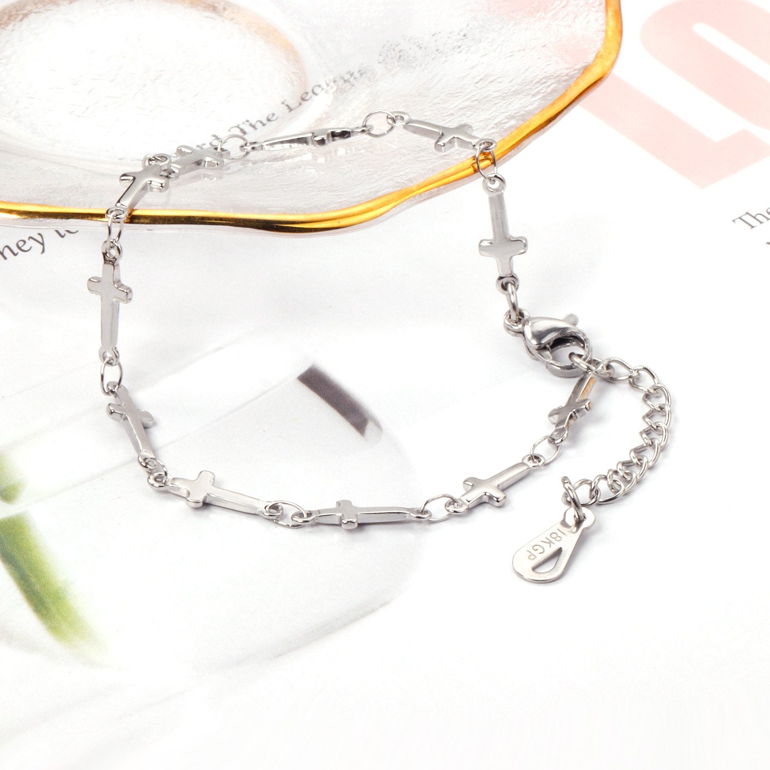 Bracelet à breloques en croix en or