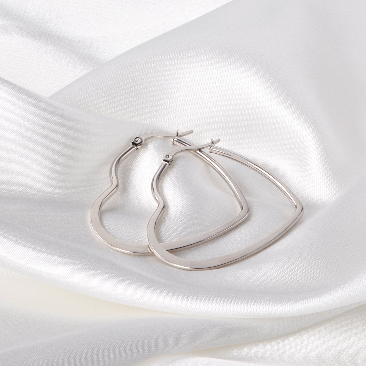 Hartvormige goudkleurige oorringen 