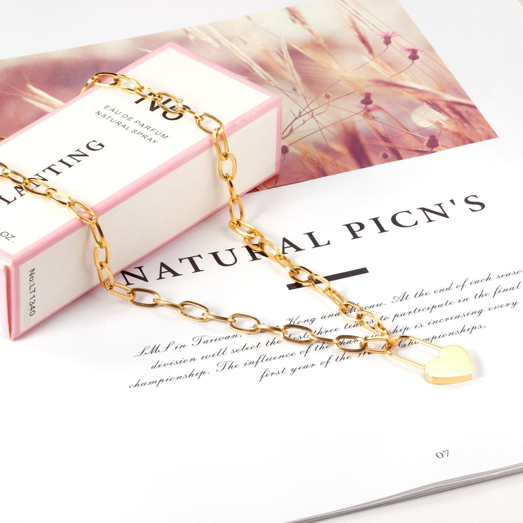 Collier chaîne avec cadenas en forme de cœur 