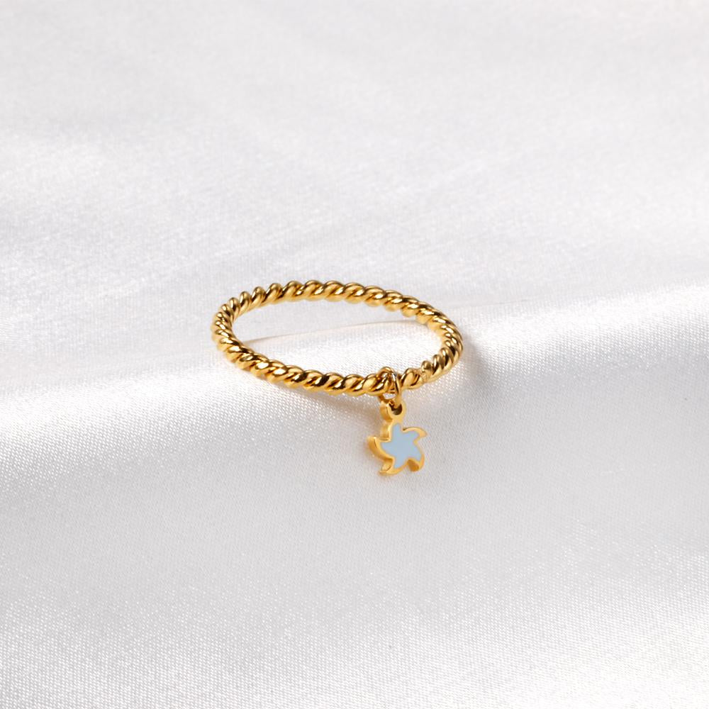 Gouden ring met sterrenbedel 