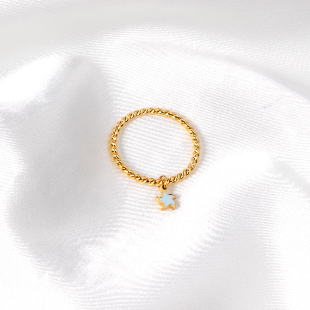 Gouden ring met sterrenbedel 